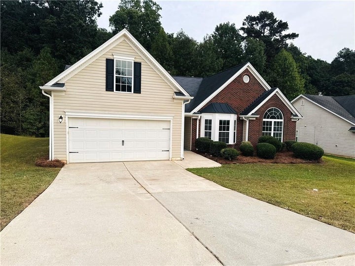 Photo 1 of 21 — 180 Meadowbrook Court, Covington, GA 30016
