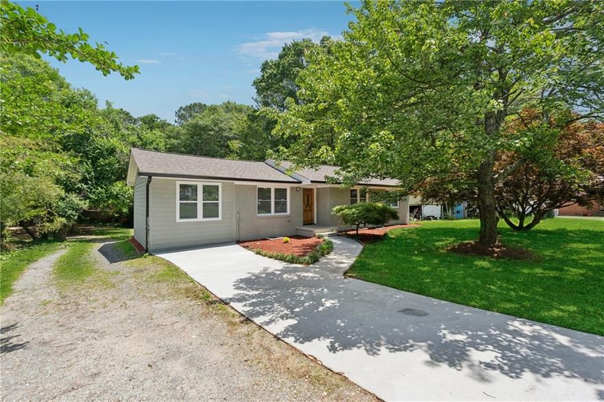Charming, move-in ready, Ranch home in a great neighborhood. This home has been completely renovated inside and out including a new roof! New fixtures throughout the home. Enjoy the open floor plan, perfect for entertaining. The Kitchen has granite countertops, new SS appliances and white shaker cabinets. Bathrooms have been fully renovated with beautiful tiled showers and new vanities. New LVP Flooring and Tiled bathroom floors as well. Backyard is generously sized and comes with a Guest House for any Visitors or Family. Easy access to restaurants and shopping!!