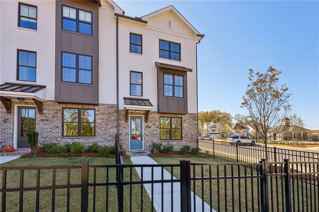 621 Silva Street 124