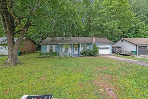 Photo of 5012 Galbraith Circle, Stone Mountain, GA 30088 (MLS # 7599008)