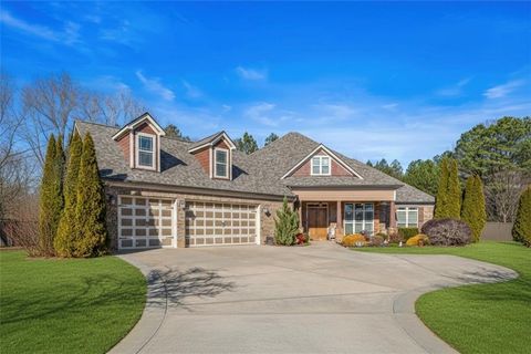 Homes For Sale - 215 Berry Hill Lane<br/> Tyrone, GA 30290