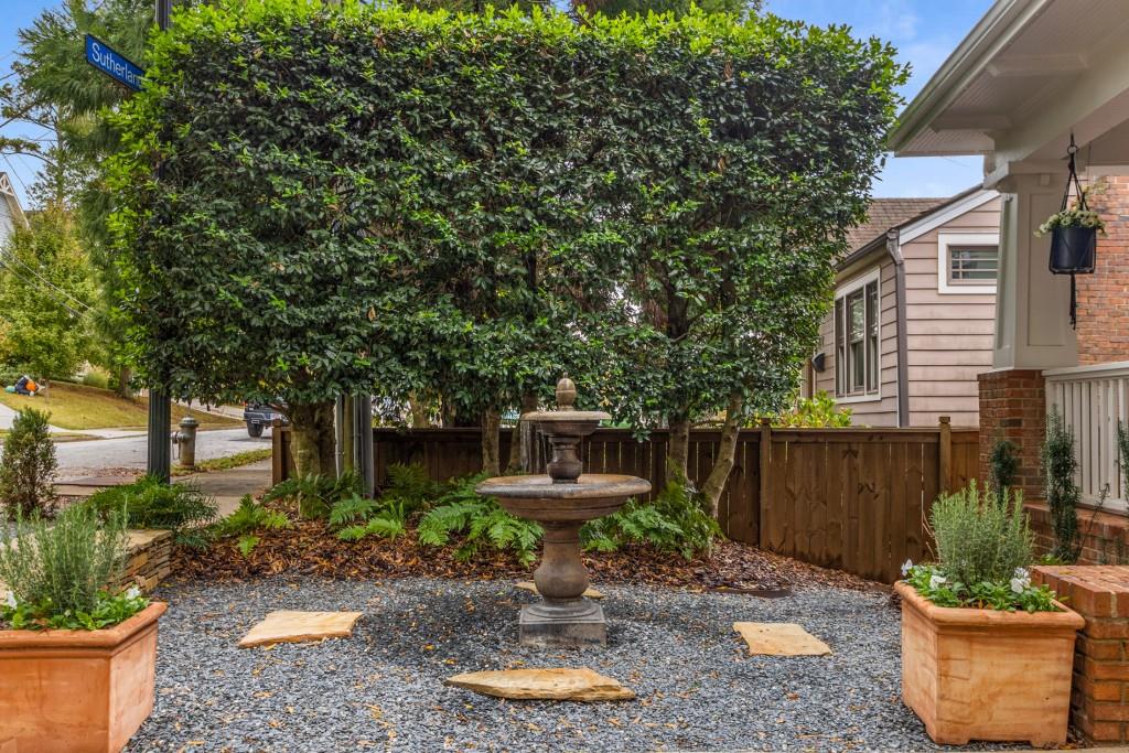 280 Sutherland Place NE