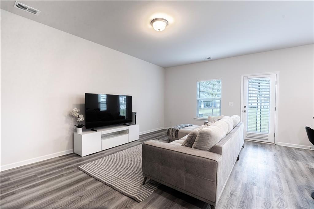 1135 CHASTAIN Drive