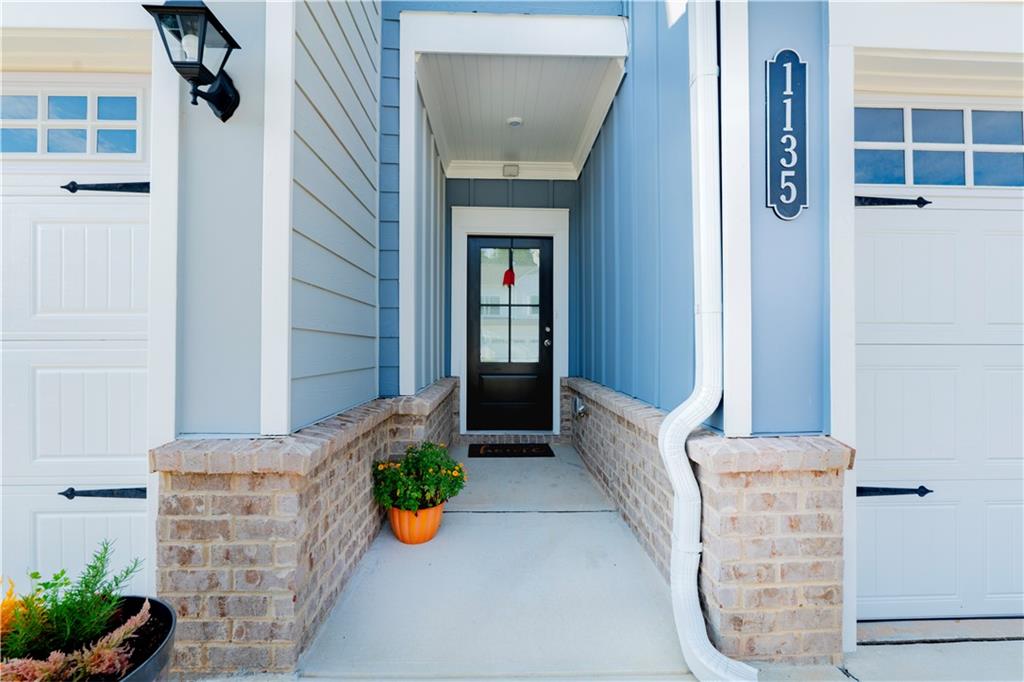 1135 CHASTAIN Drive