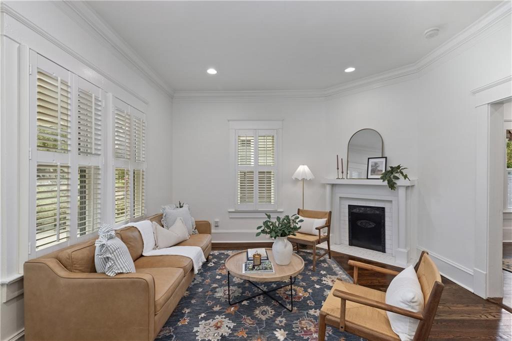 260 Mathews Avenue NE