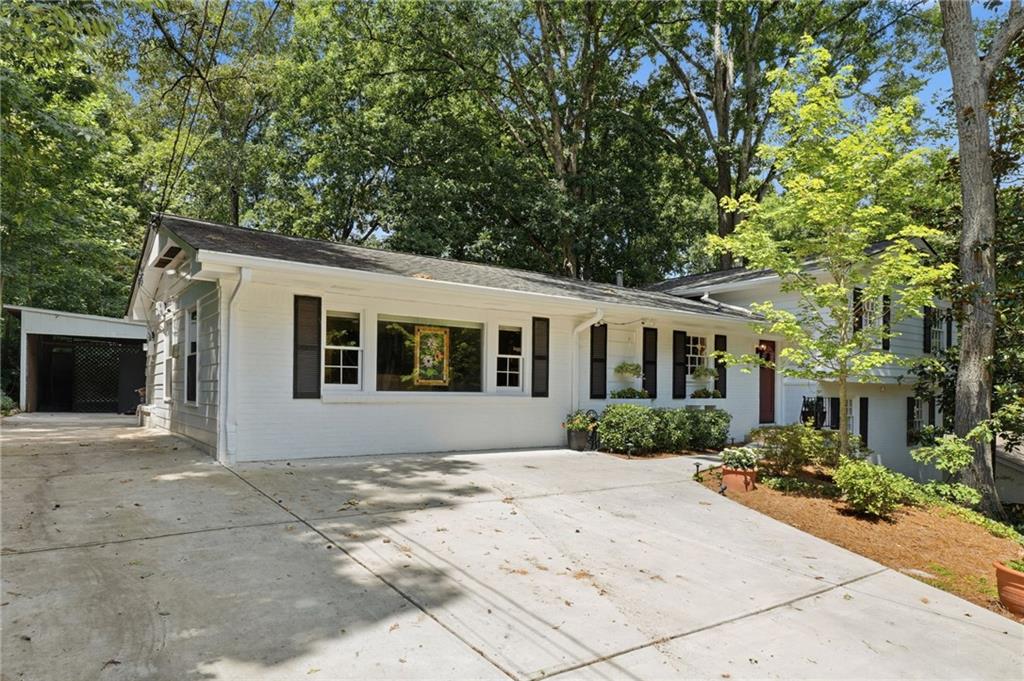 2360 Honeysuckle Lane SE