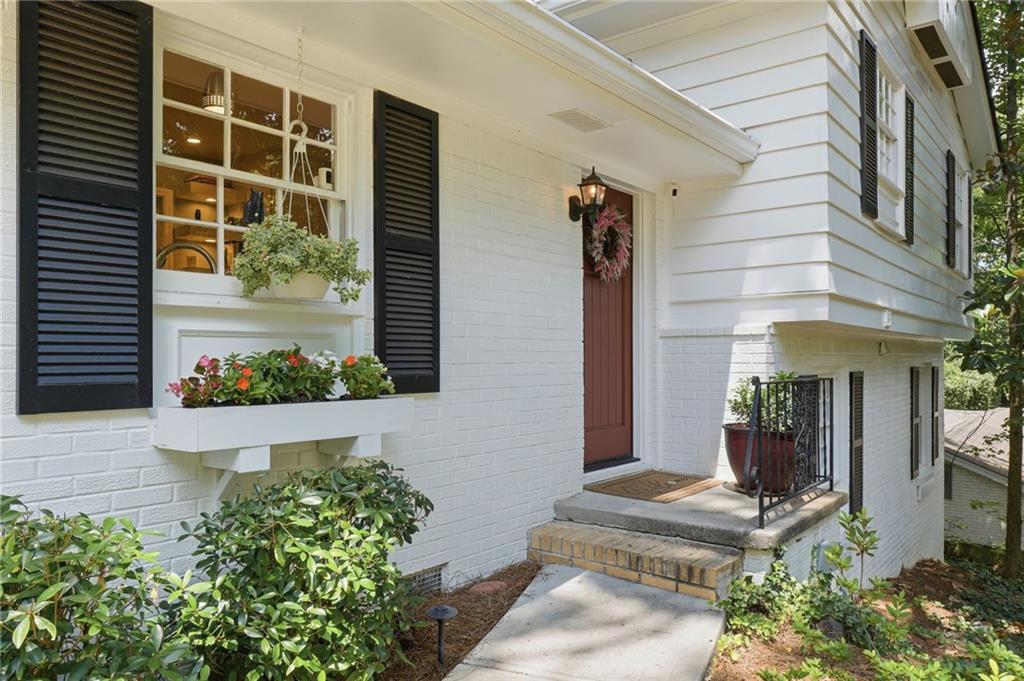 2360 Honeysuckle Lane SE