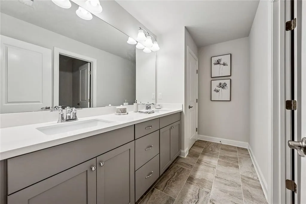 Canton, Georgia 30115, United States, 5 Bedrooms Bedrooms, ,5 BathroomsBathrooms,Residential,Active,142594