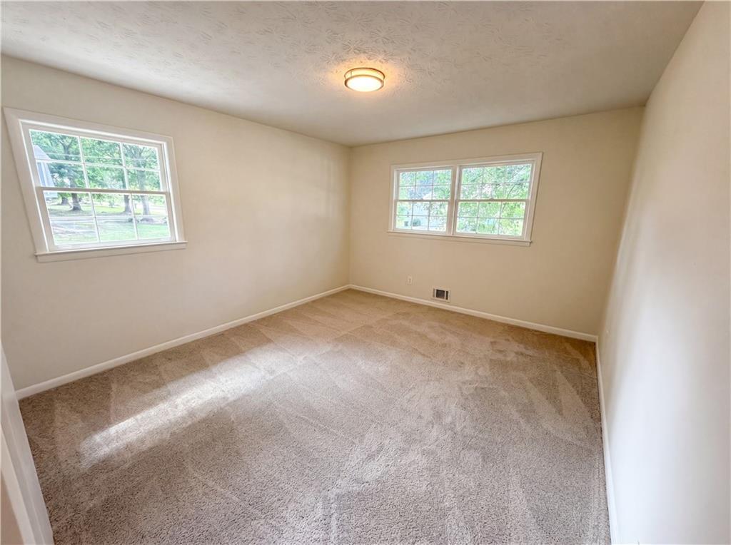 1938 Surrey Trail SE