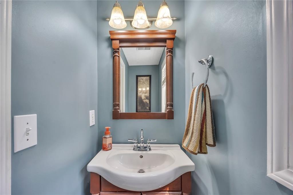 225 Ruby Forest Parkway, Suwanee, Georgia image 18