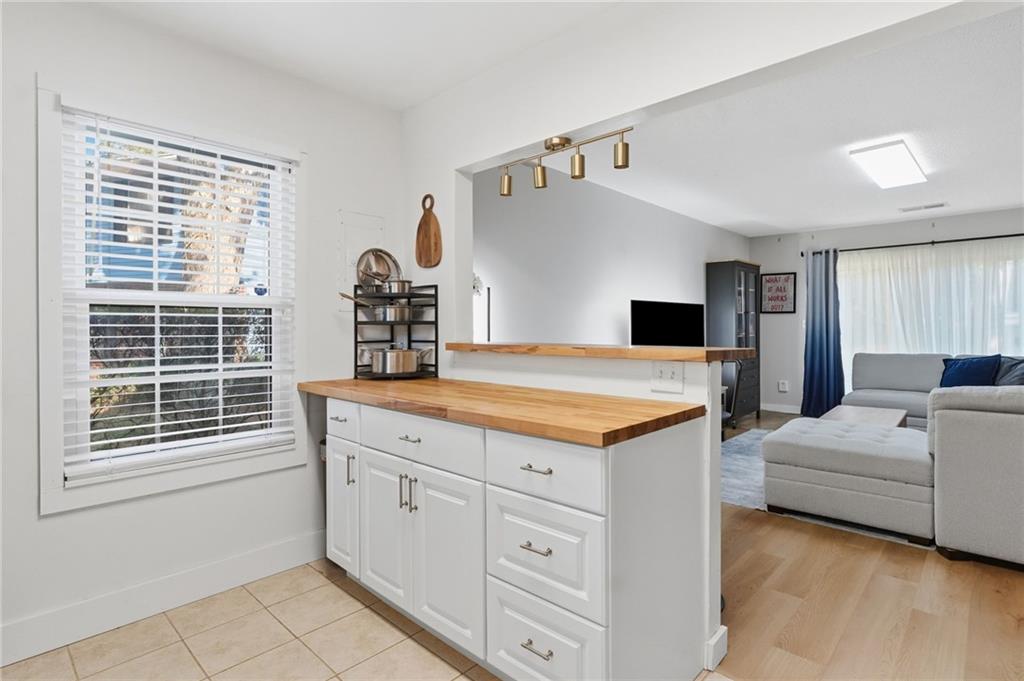 328 Cabaret Court SW 5