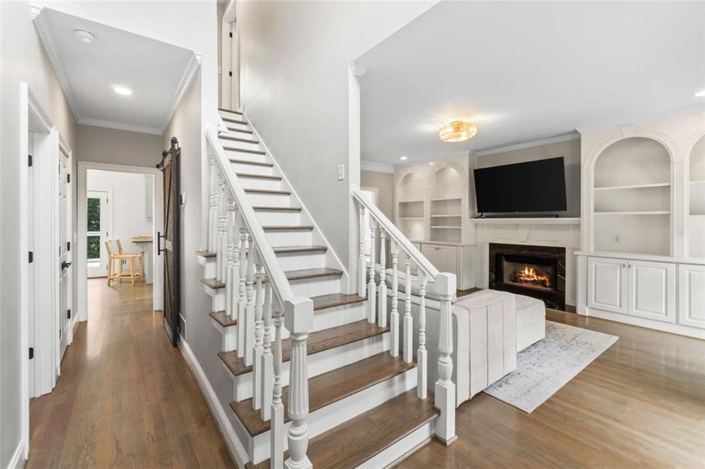 5585 LAKESHORE Road