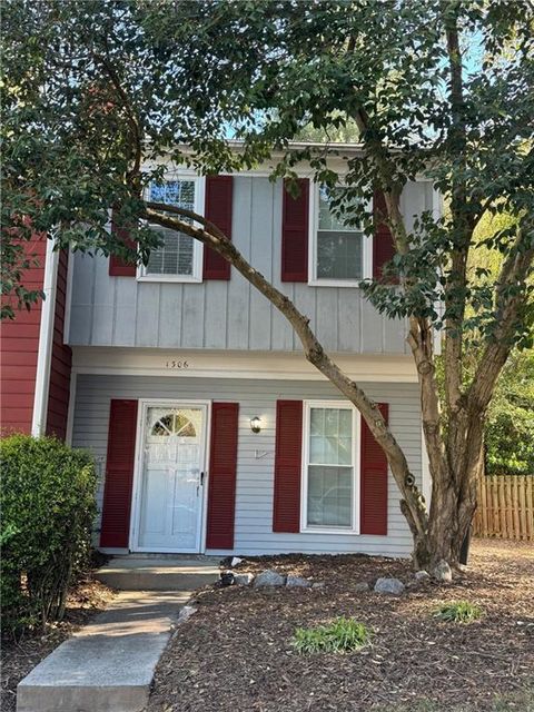 Townhouse For Rent - 1306 Wedgewood Court<br/> Atlanta, GA 30350
