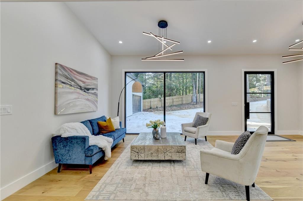 5255 Buice Road, Alpharetta, GA, 30022 3 5255 Buice Road