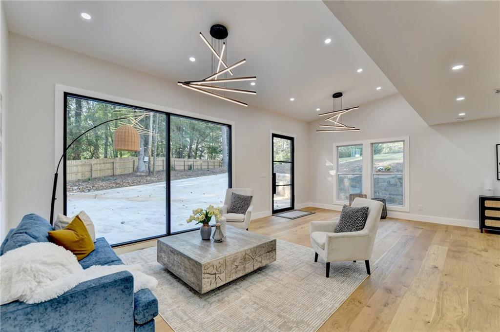 5255 Buice Road, Alpharetta, GA, 30022 4 5255 Buice Road