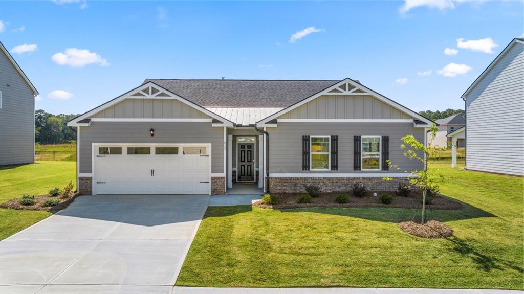 Barrow County’s newest premiere community features, a pool, tennis and pickle ball courts, walking trails, playground, and a clubhouse with serving kitchen and gathering room. Preserve at Dove Creek is a 100% USDA FINANCING qualified neighborhood. THE DENTON FLOOR PLAN IS A 4 BEDROOM, 2.5 BATHS RANCH! The heart of this home is an oversized central family room with fireplace that opens to a large island kitchen & walk-in pantry. Cabinet color - white. Entertain in style with a casual dining space that leads out to an extended covered patio so you can enjoy the outdoors. Private bedroom suite offers a spa-like bath, and gracious secondary bedrooms with generous closet space. Preserve at Dove Creek is located just 10 minutes from FORT YARGO STATE PARK and 20 minutes from ATHENS GA. We are located within 2.5 miles from 316, with easy access to the city and surrounding suburbs. Your new home is built with an industry leading suite of Smart Home products that keep you connected with the people and place you value most. Home also features 3 zone sprinkler system, garage door openers, ceiling fans in family room and Owner's suite, and Smart Home System. Photos used for illustrative purposes and do not depict actual home. Incentives and prices are subject to change at any time. Contracts are submitted on Builders forms only. Prices and promotions are subject to change at any time, and this listing although believed to be accurate, may not reflect the latest changes.
Seller offers low-rate financing and closing cost contributions when DHI Mortgage is used as the preferred lender.