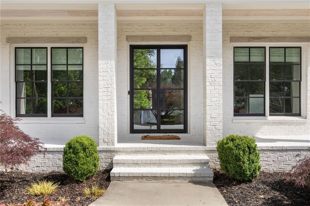 304 Meadowbrook Drive NE