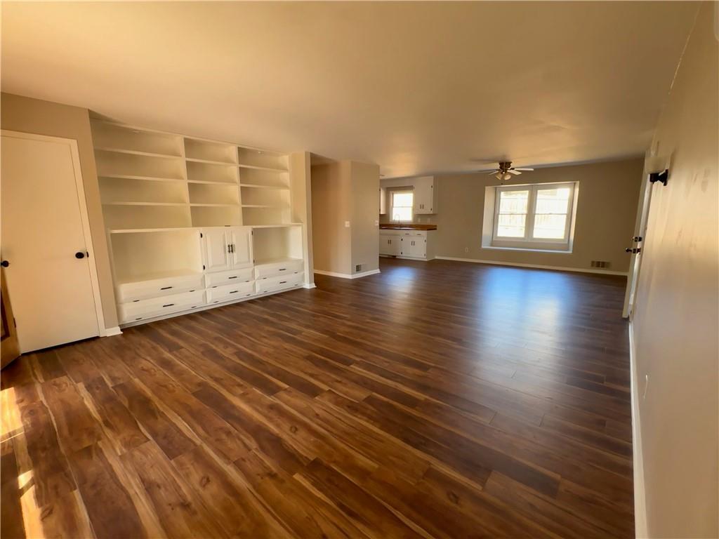 175 Lakeshore Circle SE