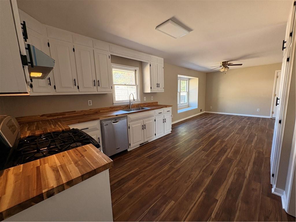 175 Lakeshore Circle SE