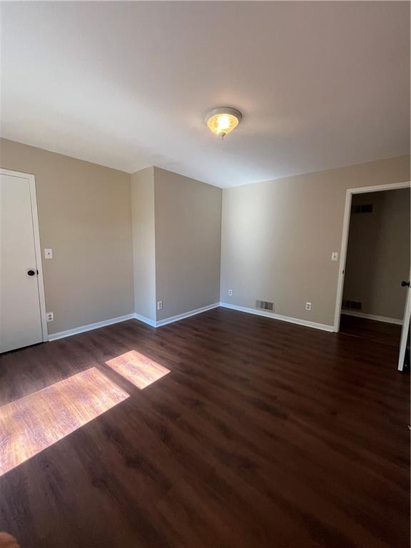 175 Lakeshore Circle SE