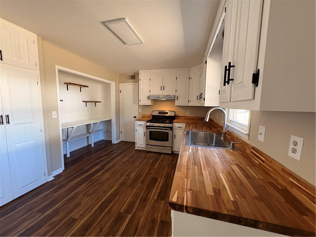 175 Lakeshore Circle SE