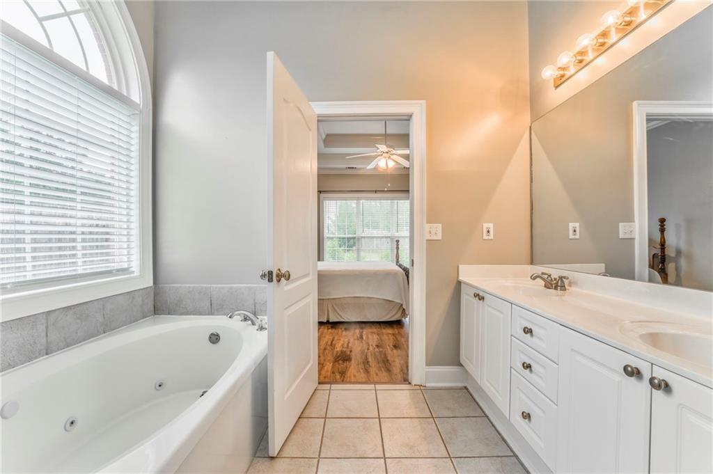 1016 E Bay Springs Drive, Villa Rica, Georgia image 32