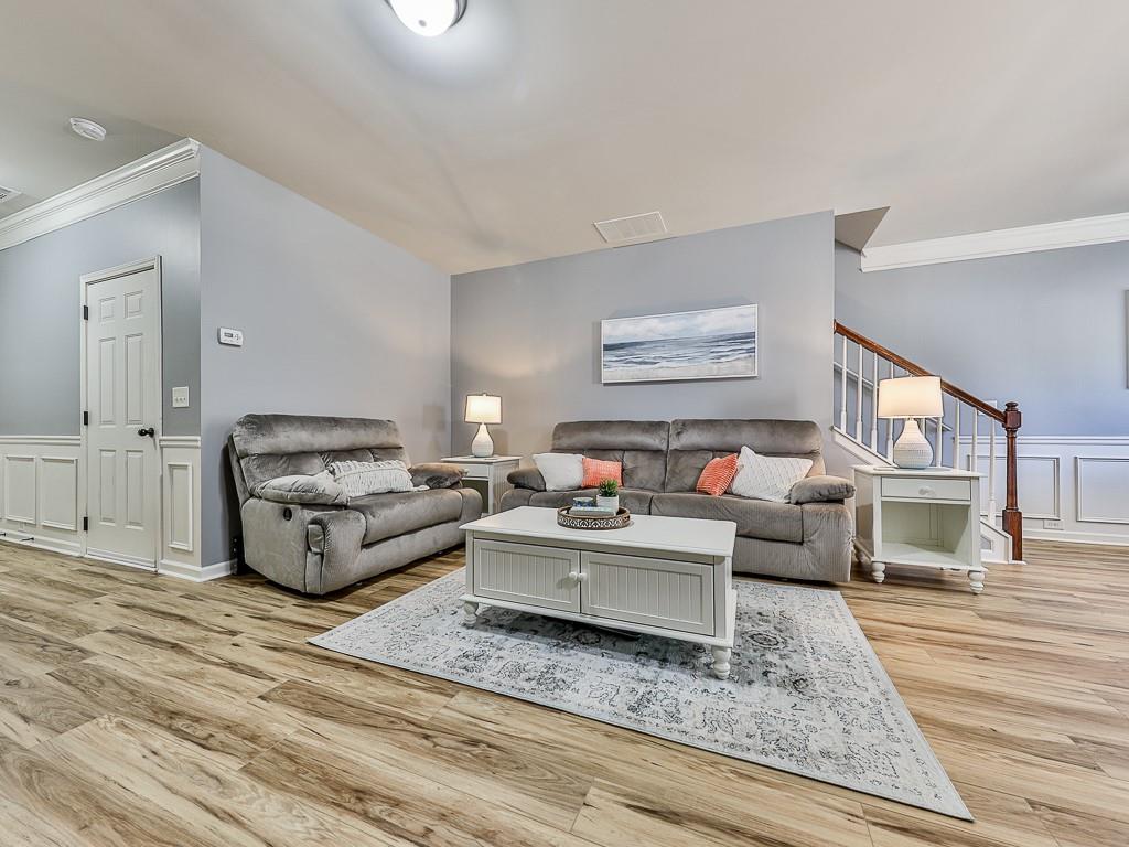 577 Oakside Place