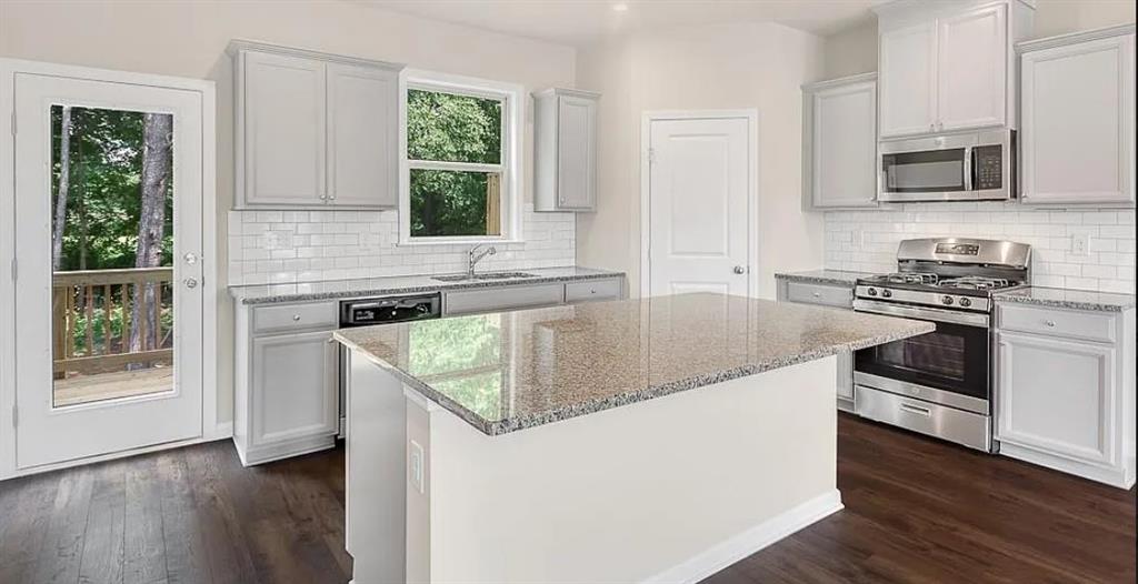 320 Mahone Drive, Lilburn, Georgia image 7