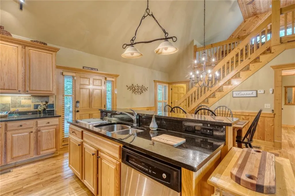 Ellijay, Georgia 30540, United States, 4 Bedrooms Bedrooms, ,3 BathroomsBathrooms,Residential,Active,41248