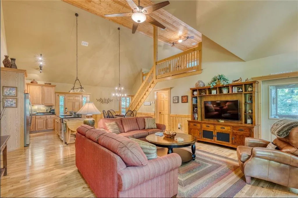 Ellijay, Georgia 30540, United States, 4 Bedrooms Bedrooms, ,3 BathroomsBathrooms,Residential,Active,41248