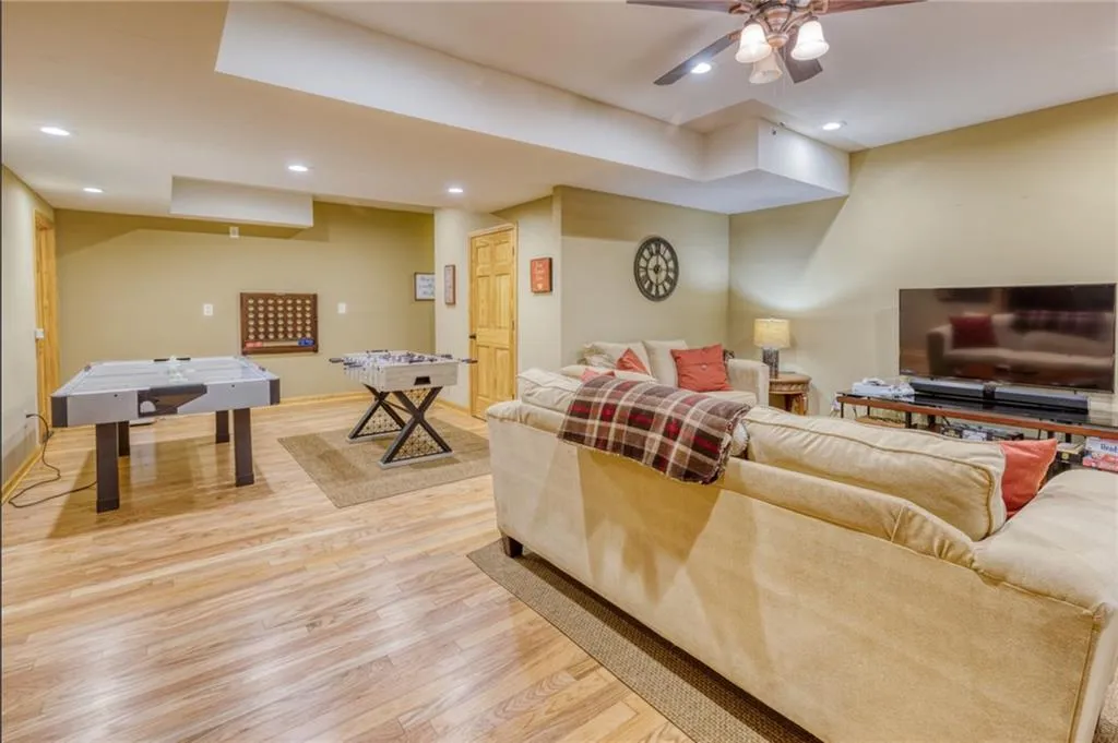 Ellijay, Georgia 30540, United States, 4 Bedrooms Bedrooms, ,3 BathroomsBathrooms,Residential,Active,41248