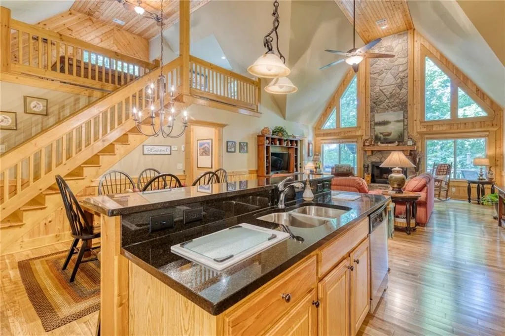 Ellijay, Georgia 30540, United States, 4 Bedrooms Bedrooms, ,3 BathroomsBathrooms,Residential,Active,41248