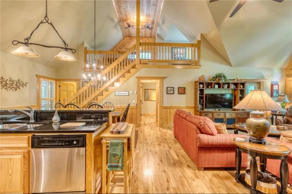 Ellijay, Georgia 30540, United States, 4 Bedrooms Bedrooms, ,3 BathroomsBathrooms,Residential,Active,41248