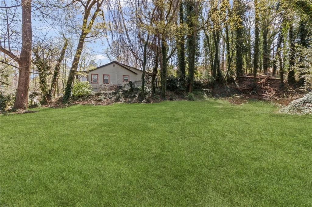 175 Holly Road NW