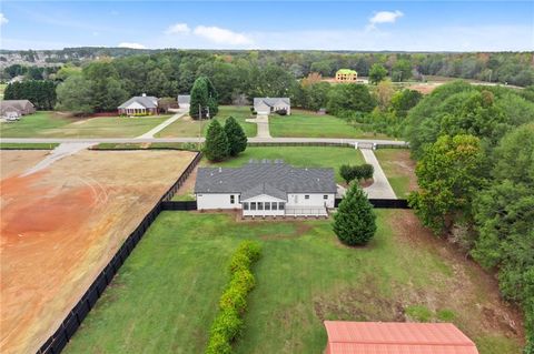 A home in Dacula