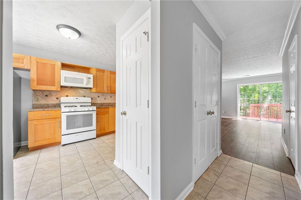 3821 Meadow Green Court