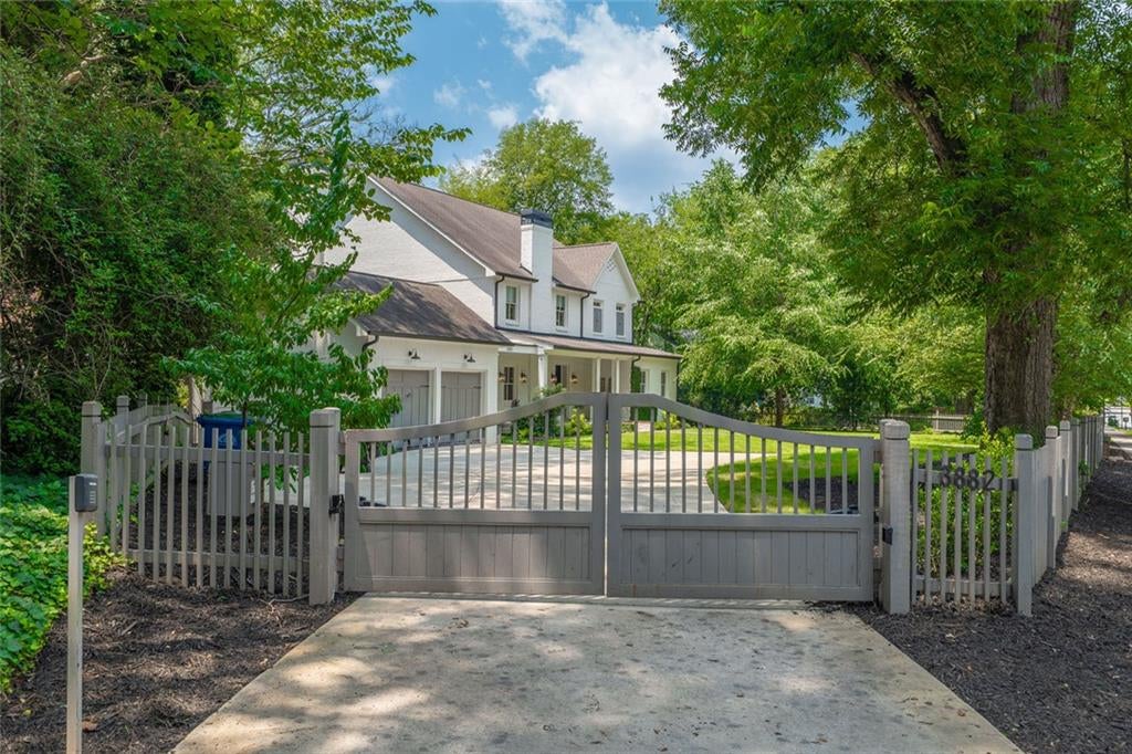 3882 Wieuca Road NE