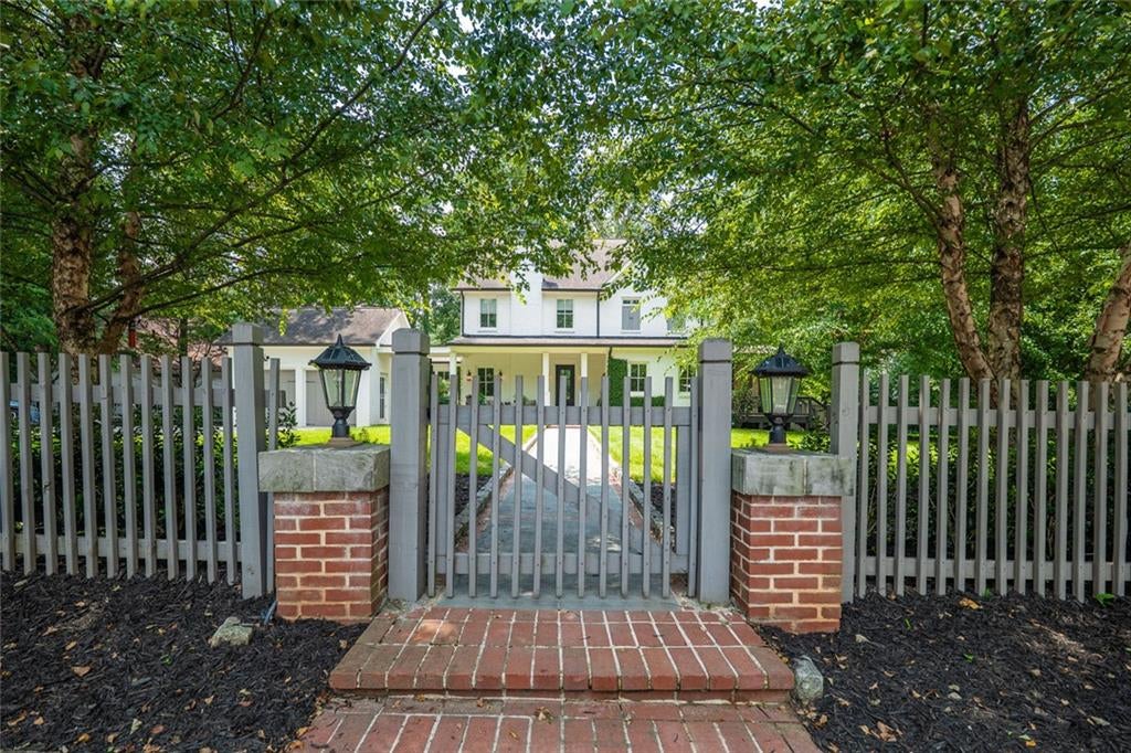 3882 Wieuca Road NE