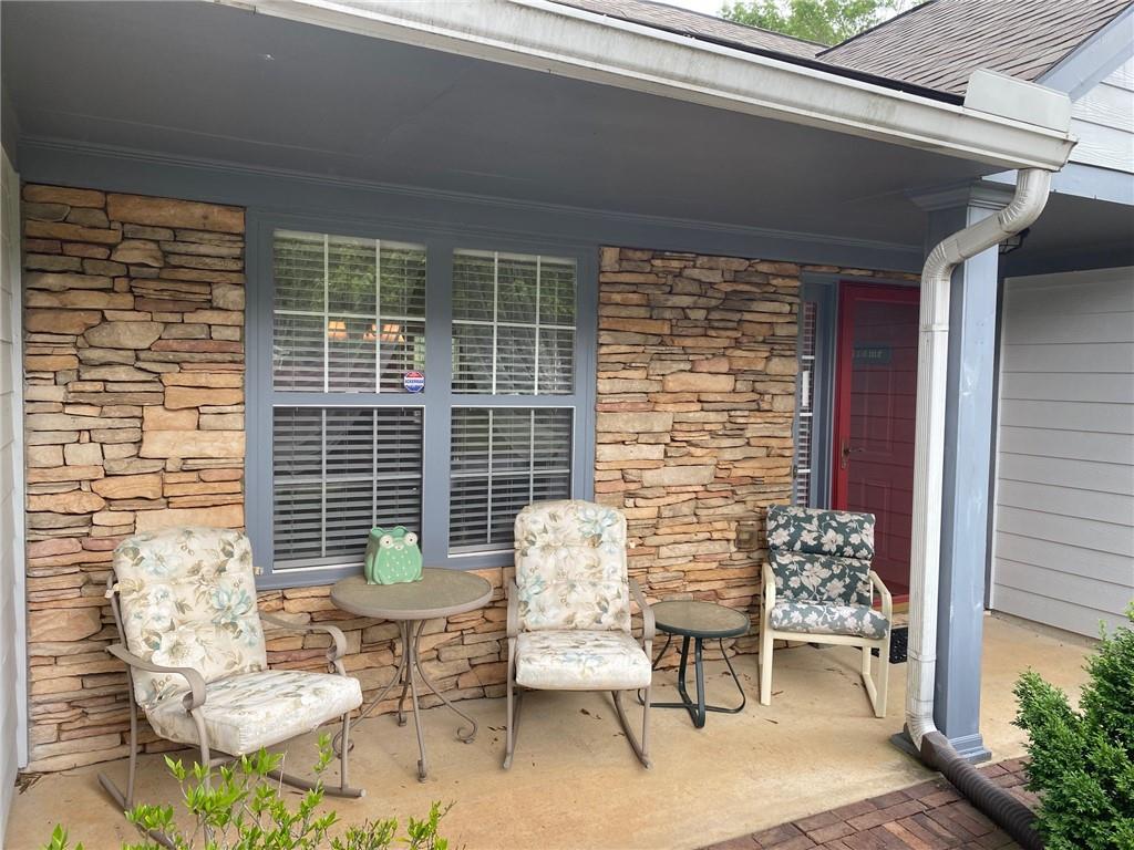5298 Autumn Run Drive, Powder Springs, Georgia image 3
