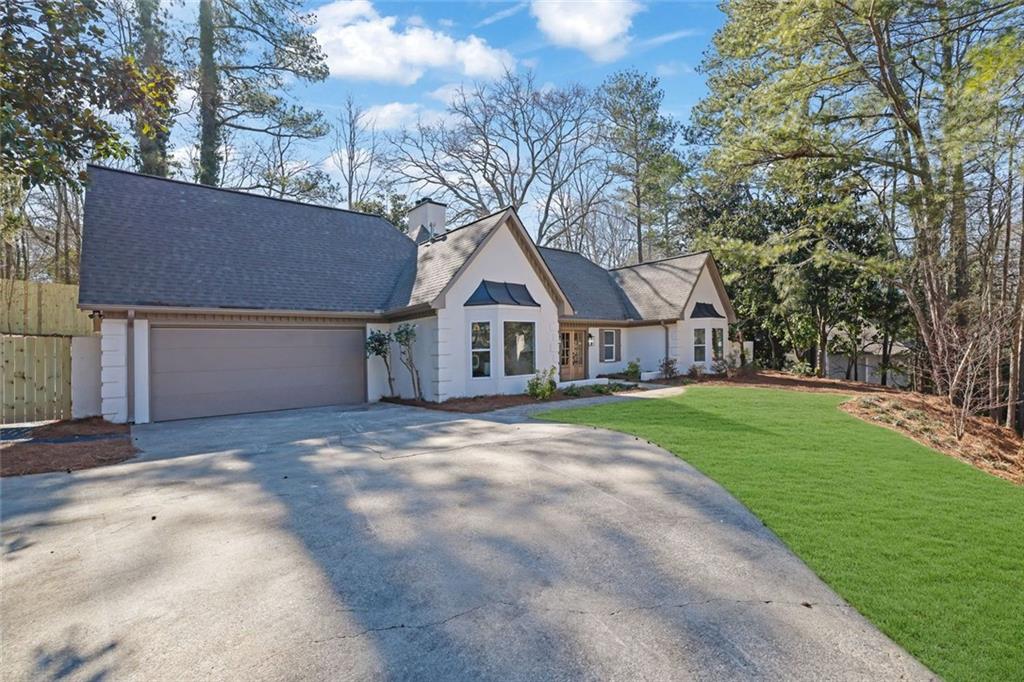 2552 Hollycreek Drive NE