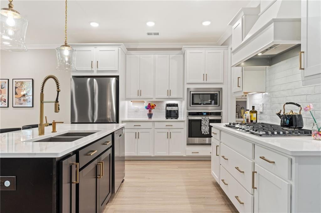 3672 Silvery Way