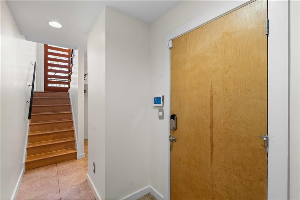 984 Dekalb Avenue NE