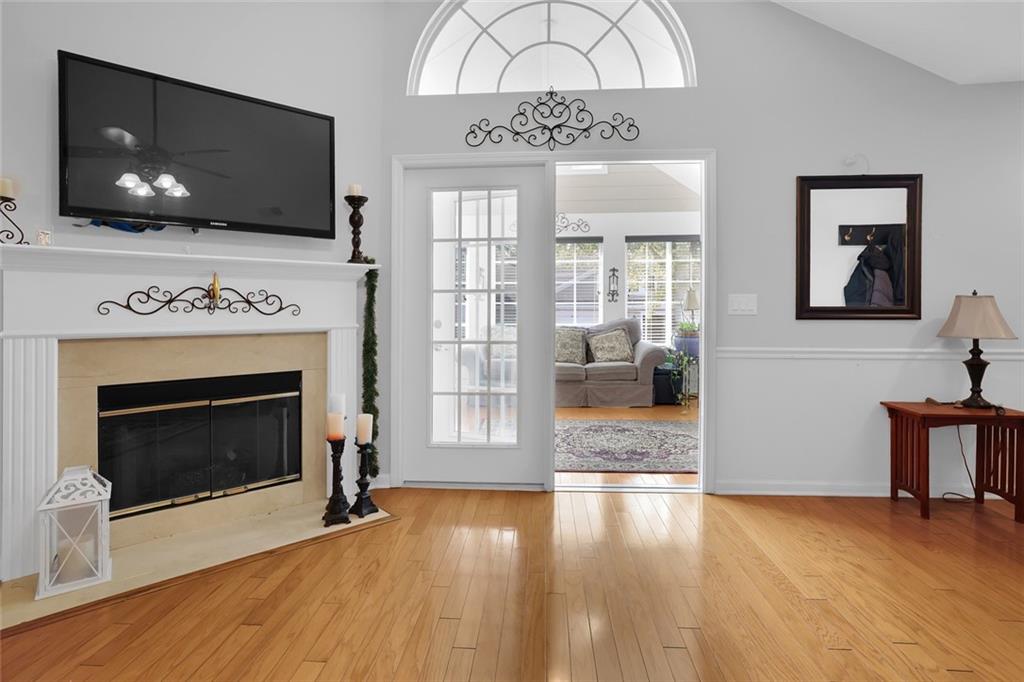 6112 Menlow Court
