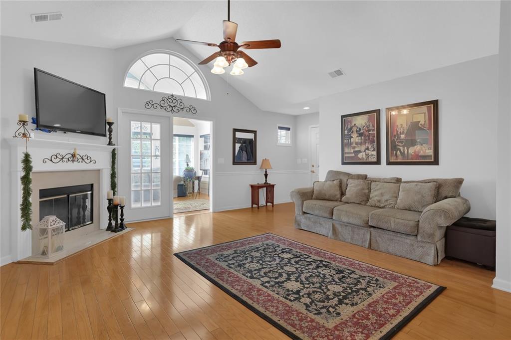 6112 Menlow Court