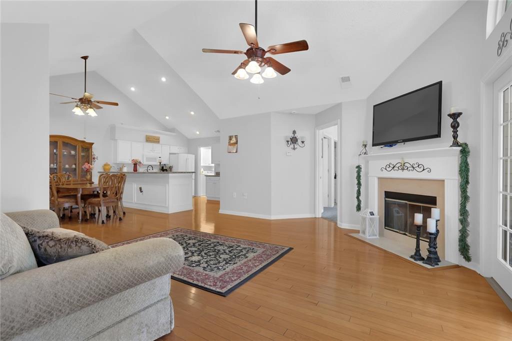 6112 Menlow Court