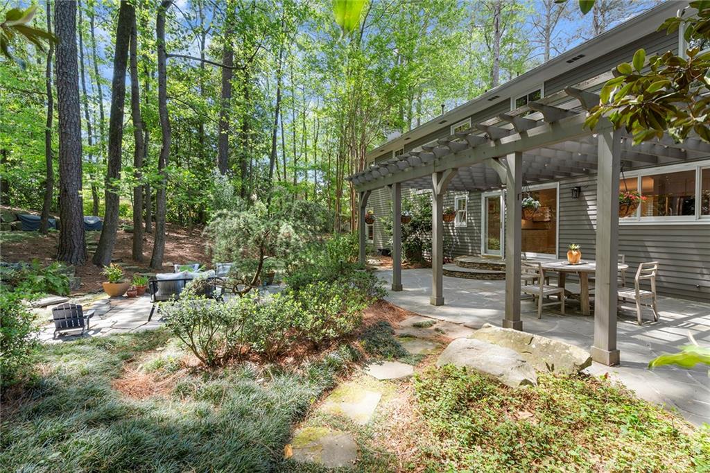 5515 Cross Gate Court, Sandy Springs, Georgia image 4