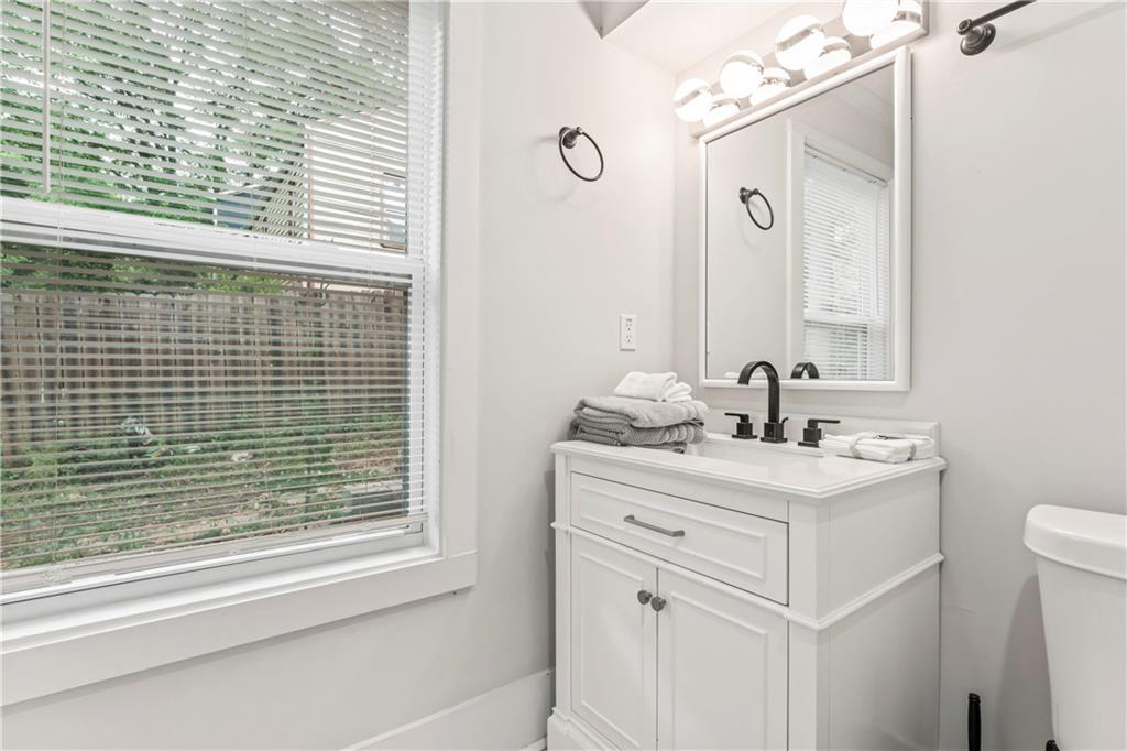 1129 Graymont Drive, Atlanta, Georgia image 33