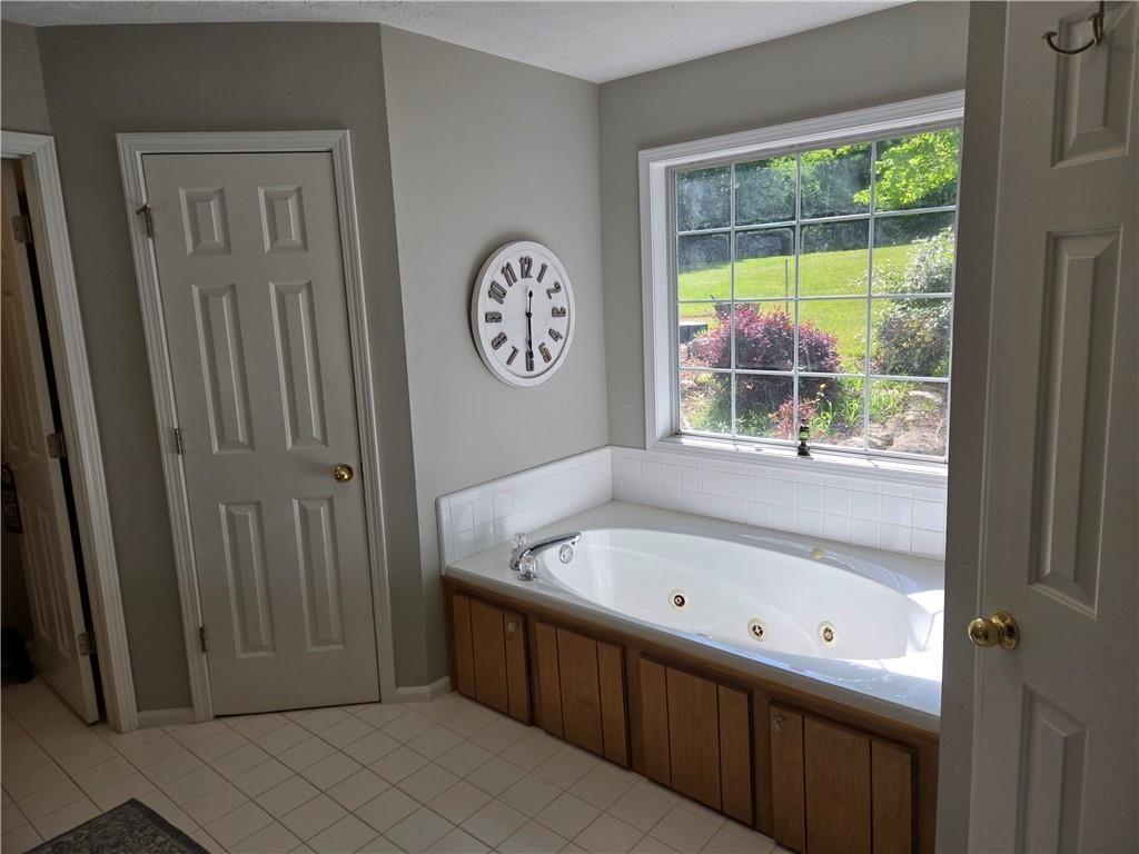 4045 Fawn Valley Drive, Loganville, Georgia image 7