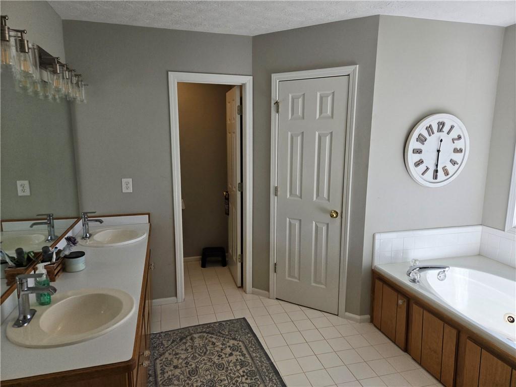 4045 Fawn Valley Drive, Loganville, Georgia image 6