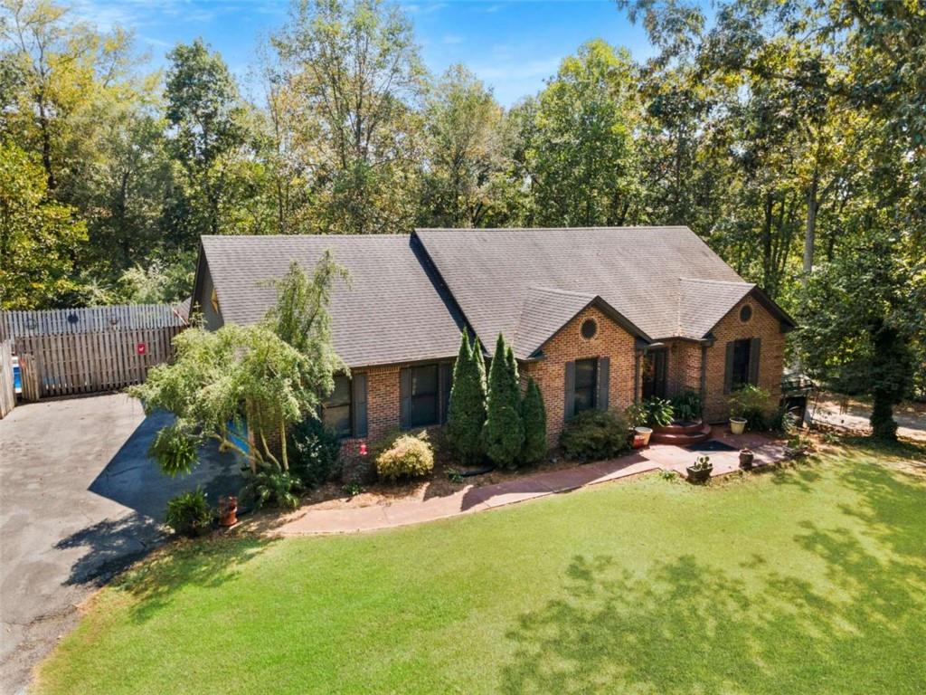 Photo 1 of 31 — 422 Ridgewood Circle, Summerville, GA 30747
